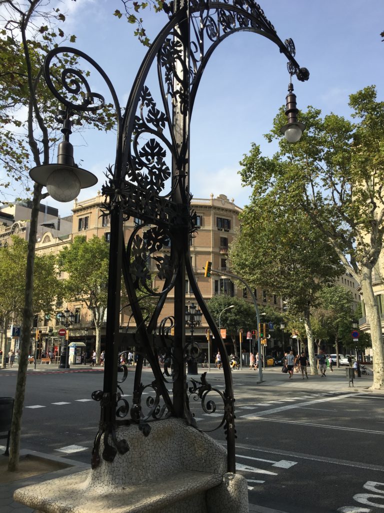 Eine von vielen "Giraffen" am Passeig de Gracia. 