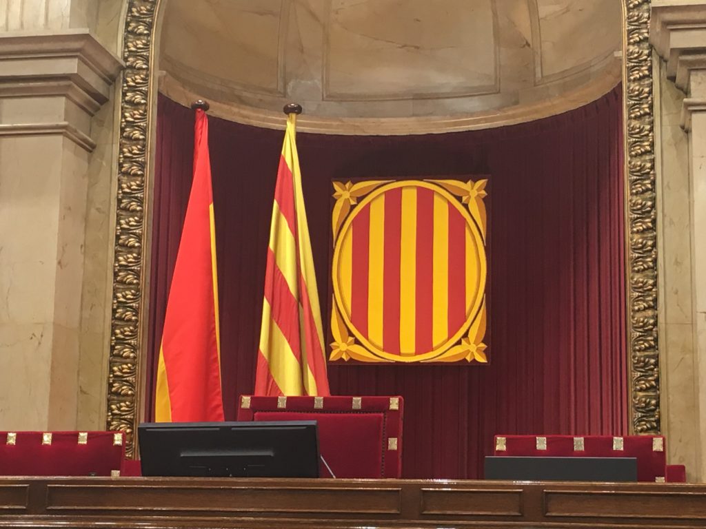 Die Senyera im katalanischen Parlament