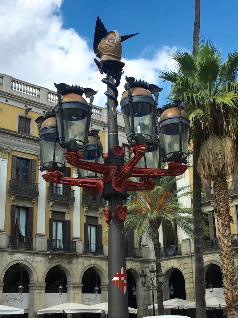 Gaudi auf dem Placa Reial